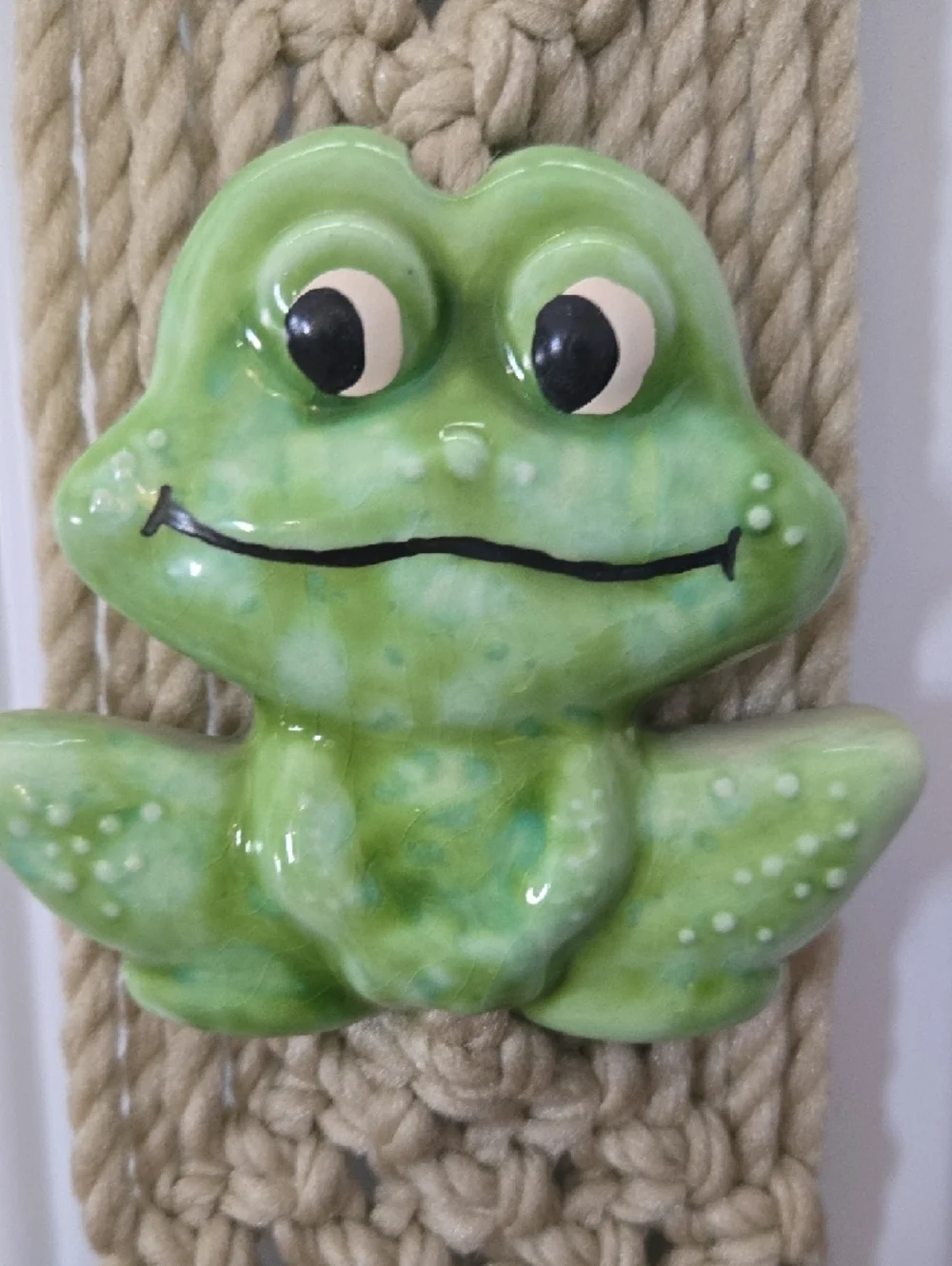 Hand Crafted Beige Macramé Hand Towel Holder with Green Frog & Yellow Rings